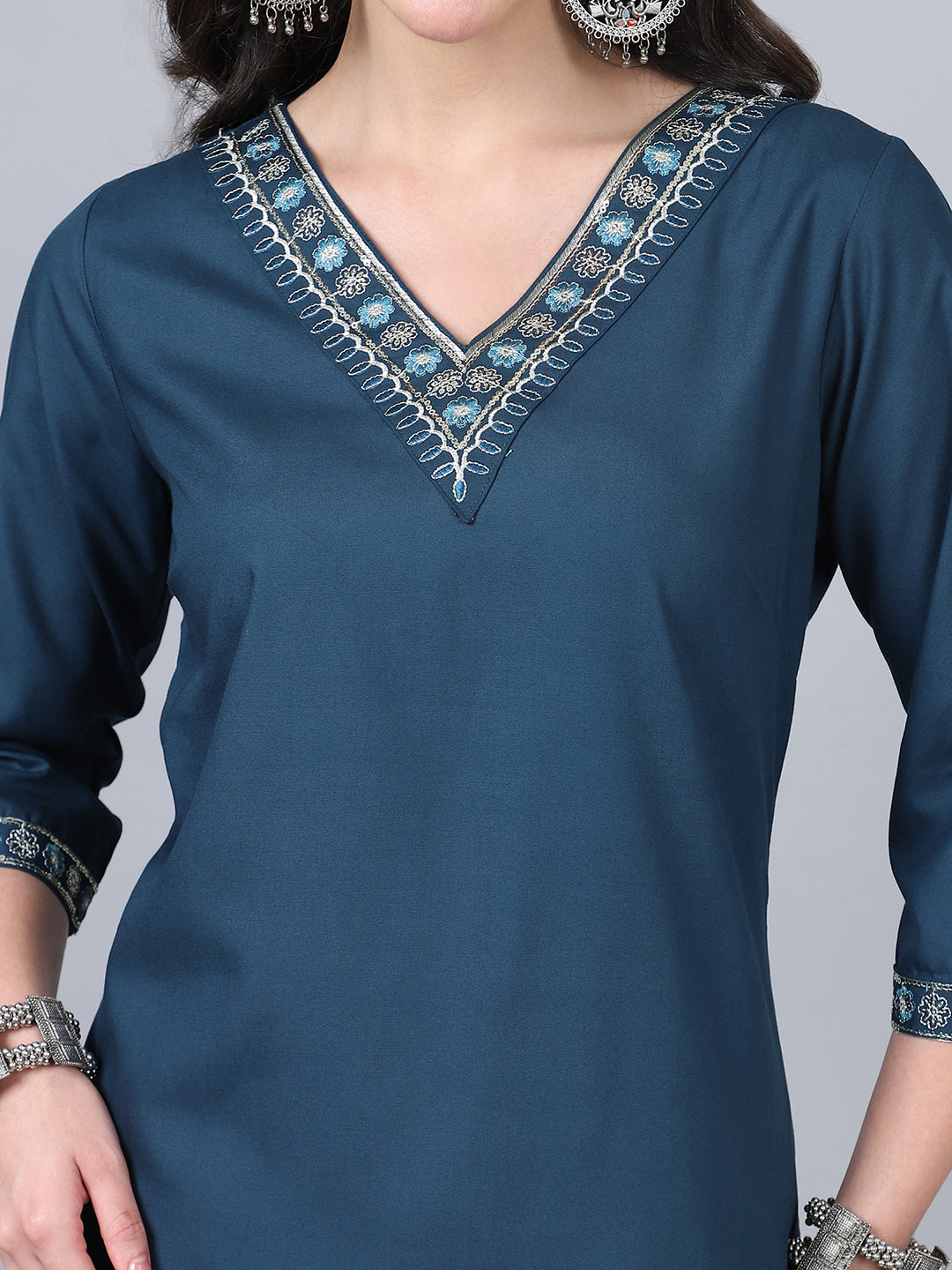 Flamboyant Blue Solid Straight Women Kurta 3rd
