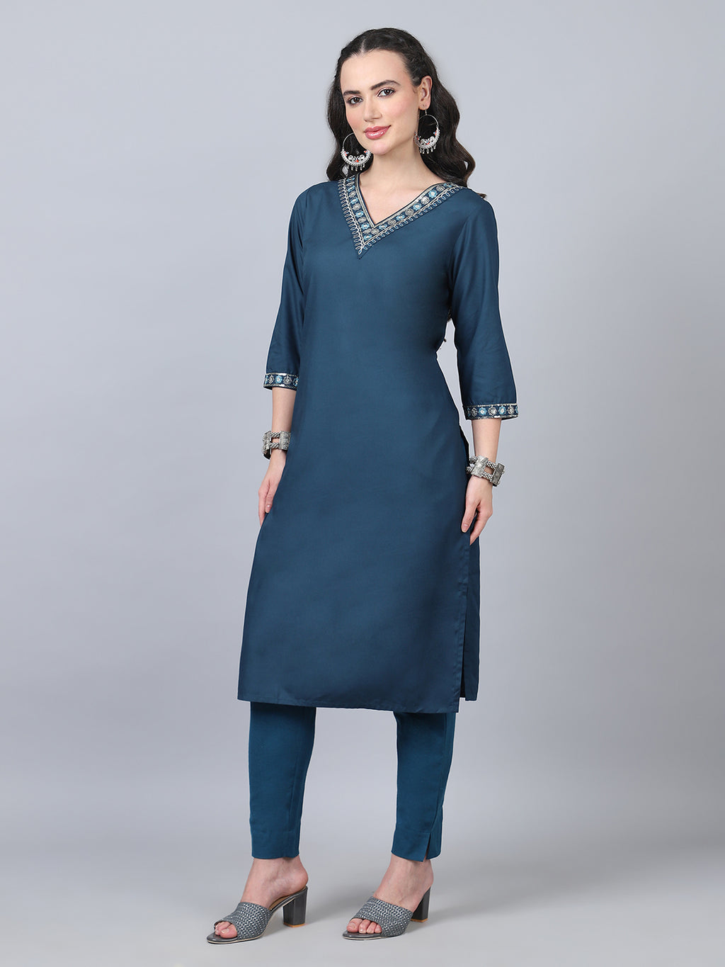Flamboyant Blue Solid Straight Women Kurta 4th

