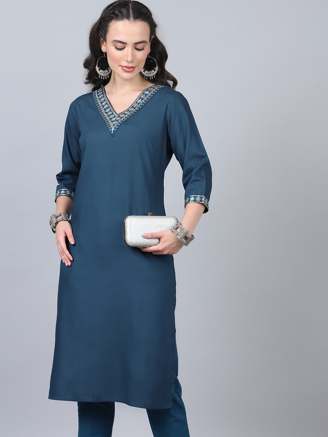 Flamboyant Blue Solid Straight Women Kurta 5th
