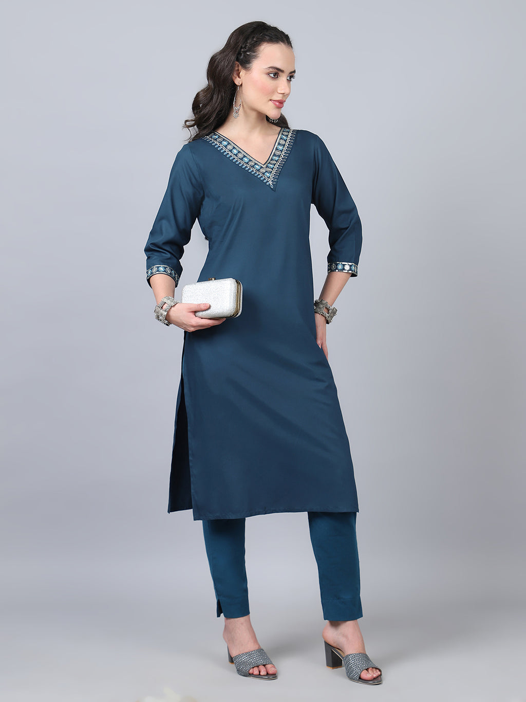Flamboyant Blue Solid Straight Women Kurta 6th

