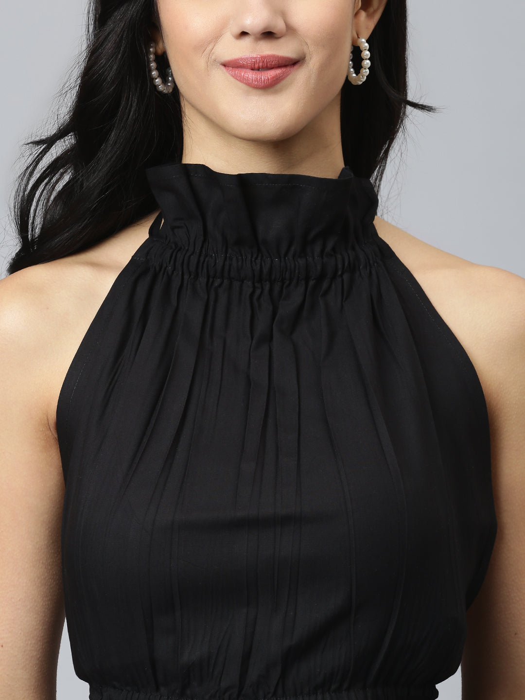 Flamboyant Women Solid Black Sleeveless Backless 4th
